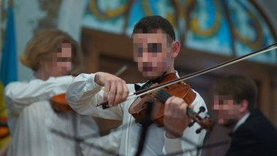 "Mında da öz turları": Bİİniñ erkânında cenkleşken sabıq kemaneciniñ ikâyesi "Mında da öz turları": Bİİniñ erkânında cenkleşken sabıq kemaneciniñ ikâyesi