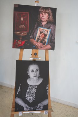 У холі Вінницької міської ради презентували виставку про людей, які змінюють світ навколо себе У холі Вінницької міської ради презентували виставку про людей, які змінюють світ навколо себе