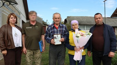 батьки звільненого з полону, зустріч батьки звільненого з полону, зустріч