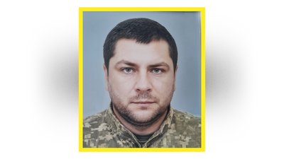 На Чернігівщині попрощалися з бійцями Констянтином Андрійцем, Юрієм Хмарою та Сергієм Бондаренком На Чернігівщині попрощалися з бійцями Констянтином Андрійцем, Юрієм Хмарою та Сергієм Бондаренком
