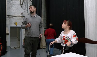 "Буде домашня атмосфера": у Черкасах люди з інвалідністю готують святкову виставу "Буде домашня атмосфера": у Черкасах люди з інвалідністю готують святкову виставу