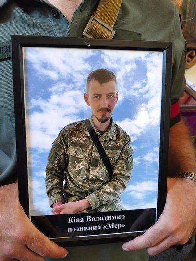 У Полтаві попрощалися із полеглими на фронті чотирма воїнами У Полтаві попрощалися із полеглими на фронті чотирма воїнами
