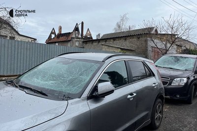 Пошкоджені будинки, гаражі та автомобілі: фото наслідків нічної атаки дронами по Одещині Пошкоджені будинки, гаражі та автомобілі: фото наслідків нічної атаки дронами по Одещині