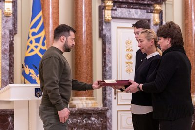 Загинув за день до річниці весілля: інтерв’ю з родиною Героя України Дениса Максишка Загинув за день до річниці весілля: інтерв’ю з родиною Героя України Дениса Максишка
