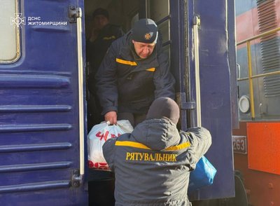 На Житомирщині прибув евакуаційний потяг із людьми похилого віку На Житомирщині прибув евакуаційний потяг із людьми похилого віку