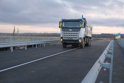 Відновили важливе сполучення: на Миколаївщині відремонтували міст, який зруйнували військові РФ Відновили важливе сполучення: на Миколаївщині відремонтували міст, який зруйнували військові РФ