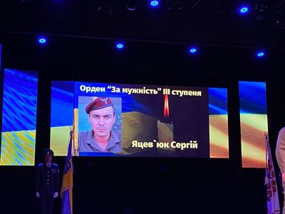 Навіки в строю: у Черкасах посмертно нагородили сто військових Навіки в строю: у Черкасах посмертно нагородили сто військових