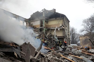 Наслідки обстрілу Донецька 16 січня. Фото: "МНС ДНР" Наслідки обстрілу Донецька 16 січня. Фото: "МНС ДНР"