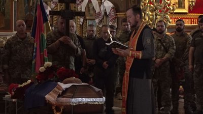 "Завжди йшов першим": у Черкасах попрощалися із загиблим захисником