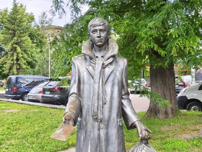 У Житомирі можуть демонтувати пам'ятник Ларіосіку: що кажуть в Інституті нацпам'яті, міськраді та історики У Житомирі можуть демонтувати пам'ятник Ларіосіку: що кажуть в Інституті нацпам'яті, міськраді та історики