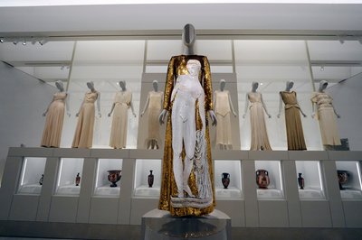 Нова модна виставка Met Gala прагне "повернути" типи фігур, які історія мистецтва ігнорувала