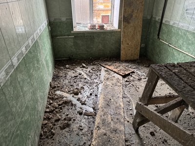 “Тут тріщини товщиною в палець”: мешканці пошкодженого вибухом будинку в Сумах просять нові оселі “Тут тріщини товщиною в палець”: мешканці пошкодженого вибухом будинку в Сумах просять нові оселі