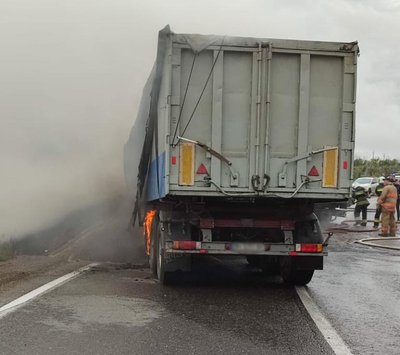 Зіткнулись та загорілись дві вантажівки: на Одещині з'ясовують обставини ДТП Зіткнулись та загорілись дві вантажівки: на Одещині з'ясовують обставини ДТП