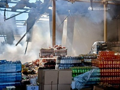 Армія РФ атакувала склади у Павлограді: є загиблі та поранені, серед знищеного — депо Укрпошти Армія РФ атакувала склади у Павлограді: є загиблі та поранені, серед знищеного — депо Укрпошти