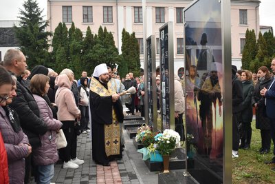 У місті на Рівненщині в День захисників і захисниць України освятили новий Меморіал Героїв У місті на Рівненщині в День захисників і захисниць України освятили новий Меморіал Героїв