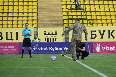 Футбольний клуб "Буковина" програла "Динамо" у півфіналі Кубка України Футбольний клуб "Буковина" програла "Динамо" у півфіналі Кубка України