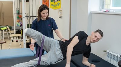 Понад 14 операцій, ампутація ноги. У реабілітаційному центрі Дніпра військовий з Полтавщини готується до протезування Понад 14 операцій, ампутація ноги. У реабілітаційному центрі Дніпра військовий з Полтавщини готується до протезування