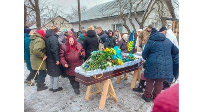 На Чернігівщині попрощалися з військовим ЗСУ Олександром Александровим На Чернігівщині попрощалися з військовим ЗСУ Олександром Александровим