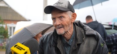 “Я спеціально газету виписав, щоб їздили”: як працює пересувне відділення “Укрпошти” на прикордонні Сумщини “Я спеціально газету виписав, щоб їздили”: як працює пересувне відділення “Укрпошти” на прикордонні Сумщини