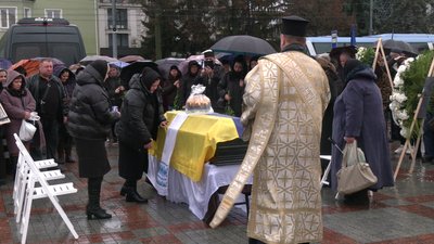 "Тільки найкращі спогади про нього": з 29-річним молодшим сержантом Богданом Олешком попрощалися у Рівному "Тільки найкращі спогади про нього": з 29-річним молодшим сержантом Богданом Олешком попрощалися у Рівному