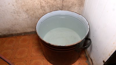 Запас води роблять на дві доби: на Черкащині жителі міста скаржаться на водопостачання Запас води роблять на дві доби: на Черкащині жителі міста скаржаться на водопостачання