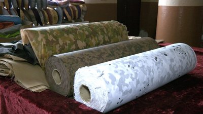 "З коштами проблеми": волонтерки із Вінниччини, які плетуть маскувальні сітки на фронт, мають дефіцит матеріалів "З коштами проблеми": волонтерки із Вінниччини, які плетуть маскувальні сітки на фронт, мають дефіцит матеріалів