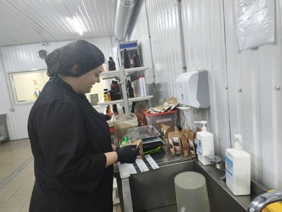 Від копченої солі до ароматизаторів: у Житомирі виробляють натуральні копчені інгредієнти Від копченої солі до ароматизаторів: у Житомирі виробляють натуральні копчені інгредієнти