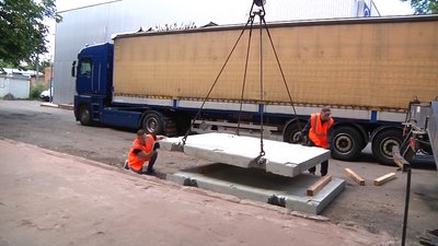 Для монтажу модульних укриттів у Житомир привезли бетонні блоки Для монтажу модульних укриттів у Житомир привезли бетонні блоки