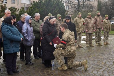 В Ужгороді попрощалися з полеглим захисником Андрієм Долгушевим В Ужгороді попрощалися з полеглим захисником Андрієм Долгушевим