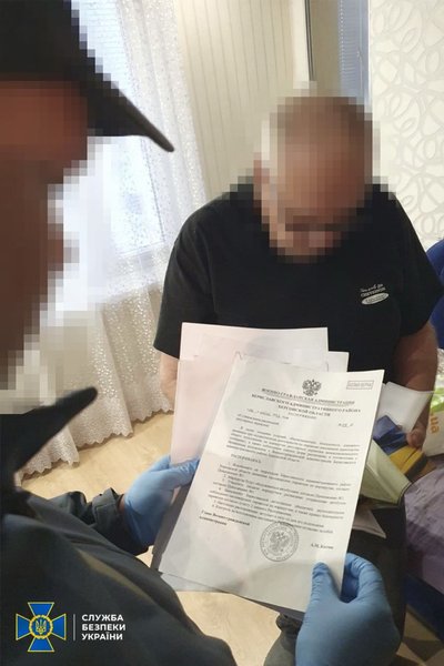 Працював на таке зване "мінтранспорту РФ" під час окупації Херсона. СБУ викрила автоперевізника Працював на таке зване "мінтранспорту РФ" під час окупації Херсона. СБУ викрила автоперевізника