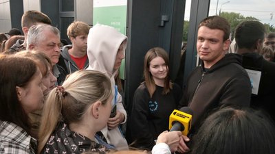 "Тут сидять з ночі": що відбувається з отримання талонів у Луцькому сервісному центрі