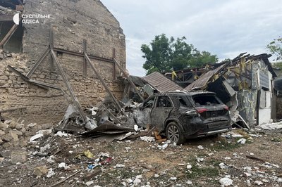 "Ми цілі дивом": мешканці будинку в Одесі розповіли про влучання російського дрона
