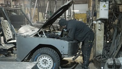 Багі, пікапи та мікроавтобуси: як вінницькі майстри допомагають військовим Багі, пікапи та мікроавтобуси: як вінницькі майстри допомагають військовим