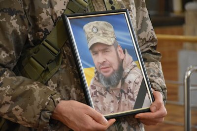"Писав листи у Міністерство оборони, напросився": у Луцьку попрощалися з захисником Андрієм Залозним "Писав листи у Міністерство оборони, напросився": у Луцьку попрощалися з захисником Андрієм Залозним