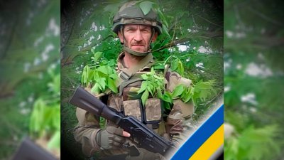 У Козельці на Чернігівщині поховали загиблого захисника Сергія Яценка У Козельці на Чернігівщині поховали загиблого захисника Сергія Яценка