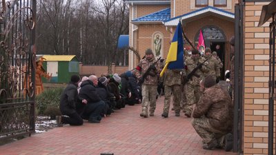 У Сумах поховали бійця Олександра Литвиненка У Сумах поховали бійця Олександра Литвиненка