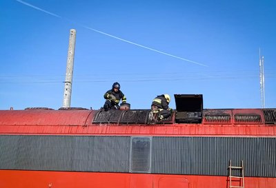На Закарпатті під час руху загорівся локомотив пасажирського поїзда На Закарпатті під час руху загорівся локомотив пасажирського поїзда
