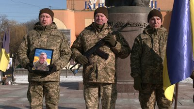 З військовим Денисом Грицюком попрощалися у Рівному З військовим Денисом Грицюком попрощалися у Рівному