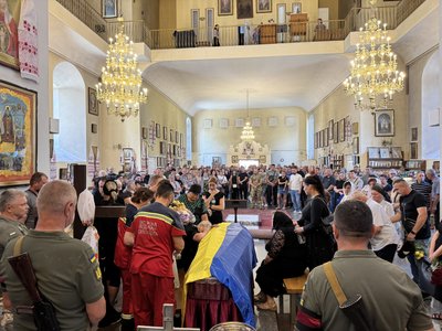 У Полтаві попрощалися із полеглим на Харківщині капітаном Юрієм Івченком
