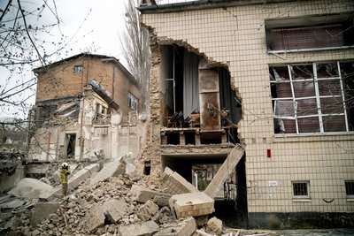 У Києві пролунали вибухи одразу після тривоги: під завалами можуть бути люди У Києві пролунали вибухи одразу після тривоги: під завалами можуть бути люди