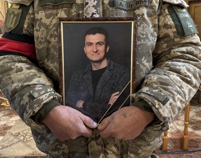 У Сумах поховали двох військових: Іллю Біланенка та Андрія Ніколаєнка У Сумах поховали двох військових: Іллю Біланенка та Андрія Ніколаєнка
