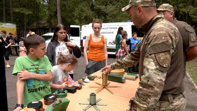 На Вінниччині родини маріупольців відновлюються у таборі "Я Маріуполь. Родина": як проходить відпочинок На Вінниччині родини маріупольців відновлюються у таборі "Я Маріуполь. Родина": як проходить відпочинок