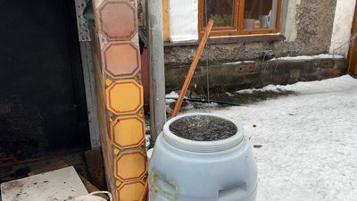 Тала вода у бочці Добропілля Донецька область 3 січня 2026 рік Тала вода у бочці Добропілля Донецька область 3 січня 2026 рік