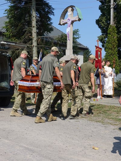 На Закарпатті попрощалися із полеглим захисником Русланом Шакалісом На Закарпатті попрощалися із полеглим захисником Русланом Шакалісом