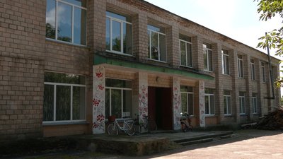 Український прапор: під час окупації Чернігівщини росіяни намагались спалити стяг у грубі Український прапор: під час окупації Чернігівщини росіяни намагались спалити стяг у грубі