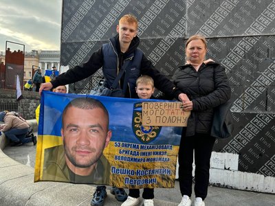 Жителі Дніпропетровщини долучилися до масштабної акції у Києві на підтримку полонених і зниклих військових Жителі Дніпропетровщини долучилися до масштабної акції у Києві на підтримку полонених і зниклих військових