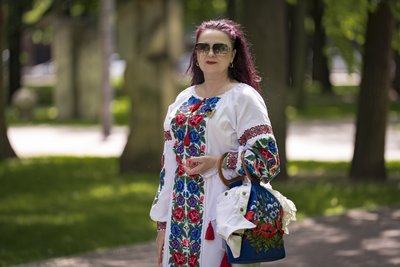 "Це ідентичність нашого народу". Як у Дніпрі святкують день вишиванки