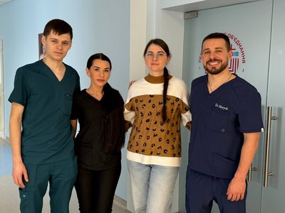 "Я не могла навіть води попити". Хірурги Львова провели реконструкцію лицевого нерва 33-річній жінці