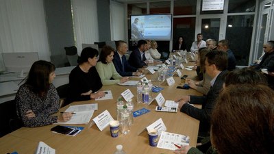 Швачки, підсобні робітники та продавці: на Вінниччині центр зайнятості пропонує 180 вакансій для людей з інвалідністю Швачки, підсобні робітники та продавці: на Вінниччині центр зайнятості пропонує 180 вакансій для людей з інвалідністю