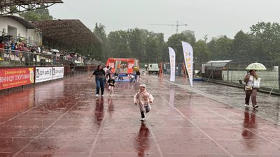 Стрибали, бігли та долали перешкоди під дощем: у Вінниці відбувся дитячий забіг "Характерники" Стрибали, бігли та долали перешкоди під дощем: у Вінниці відбувся дитячий забіг "Характерники"